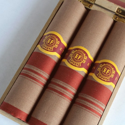 Luxusní kapesníky - doutníky béžové Luxusní kapesníky - doutníky béžové