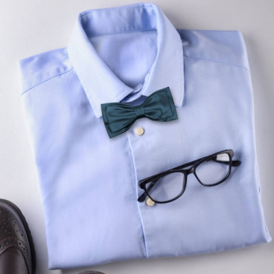 Dvojitý pánský motýlek tmavě modrý – česká kvalita | KNITVA